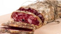 Allarme listeria, ritirato salame nostrano con aglio