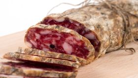 Allarme listeria, ritirato salame nostrano con aglio