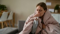 Influenza K, la tosse e gli strascichi per 20 giorni. Come rimediare, i consigli degli esperti