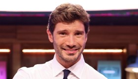 Affari Tuoi, Stefano De Martino annuncia il ritorno di Herbert Ballerina: “Lo hanno liberato”