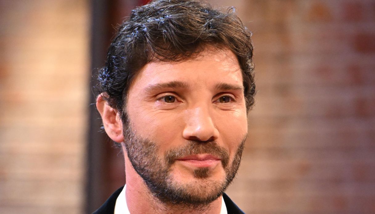 Affari Tuoi, Herbert Ballerina torna in studio e fa ballare Stefano De Martino Affari Tuoi, Herbert Ballerina torna in studio e fa ballare Stefano De Martino