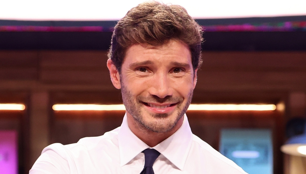 affari tuoi martina miliddi non si vede e stefano de martino fa finta di niente da Dilei.it affari tuoi martina miliddi non si vede e stefano de martino fa finta di niente