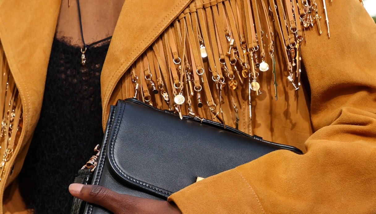 Suede obsession: 5 must-have scamosciati per cui perdere la testa nell'inverno 2026