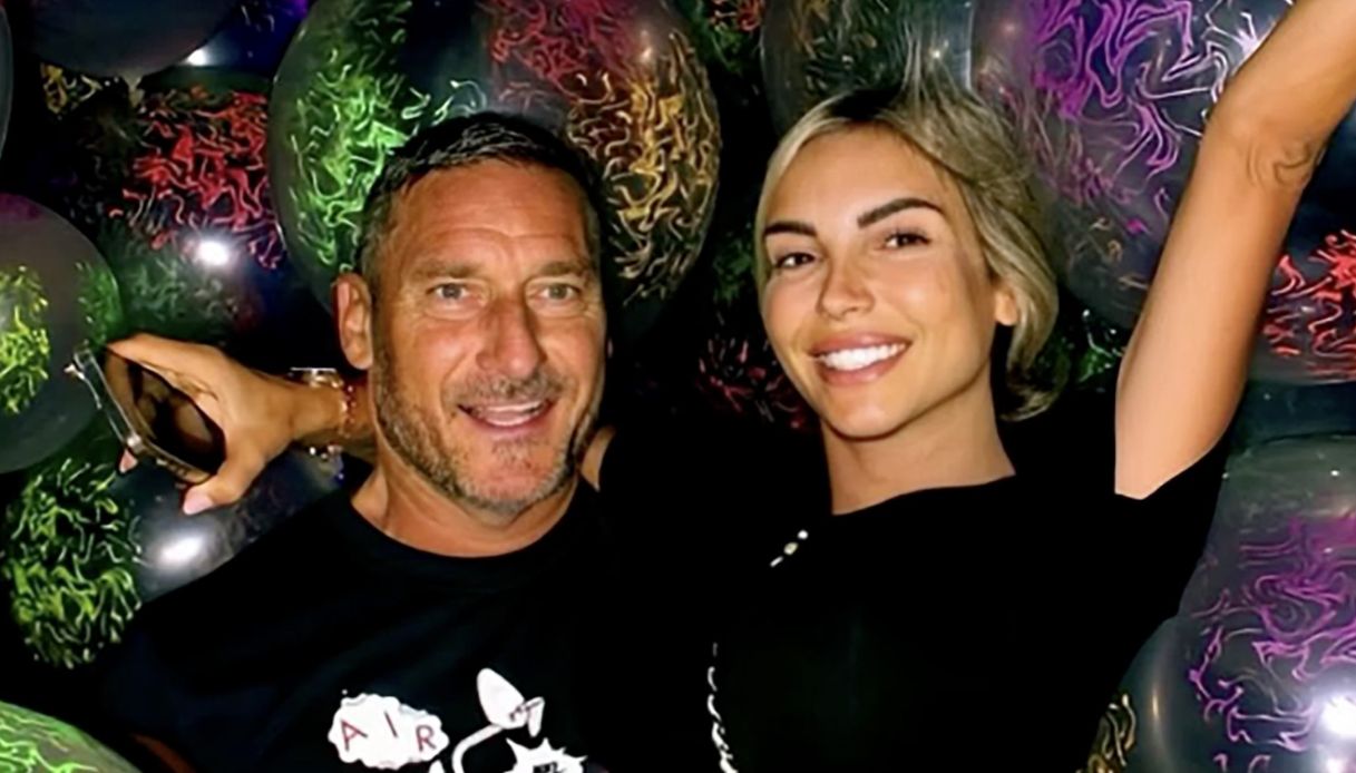 Francesco Totti e Noemi Bocchi, la vacanza da sogno per scacciare la crisi