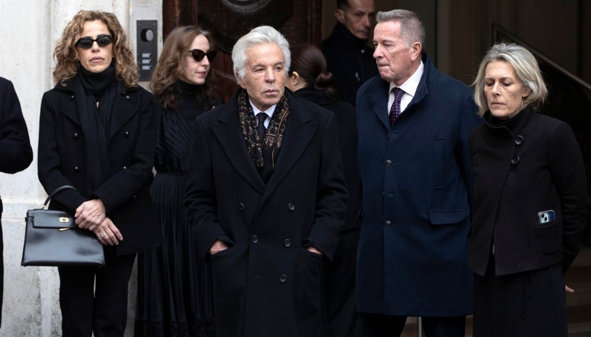 Valentino, aperta la camera ardente: l’ultimo saluto all’imperatore della moda