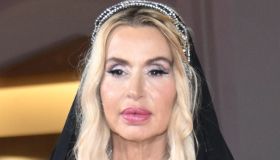 Valeria Marini contro Antonella Elia: “Cacciata da Rai 2 dopo un’aggressione”