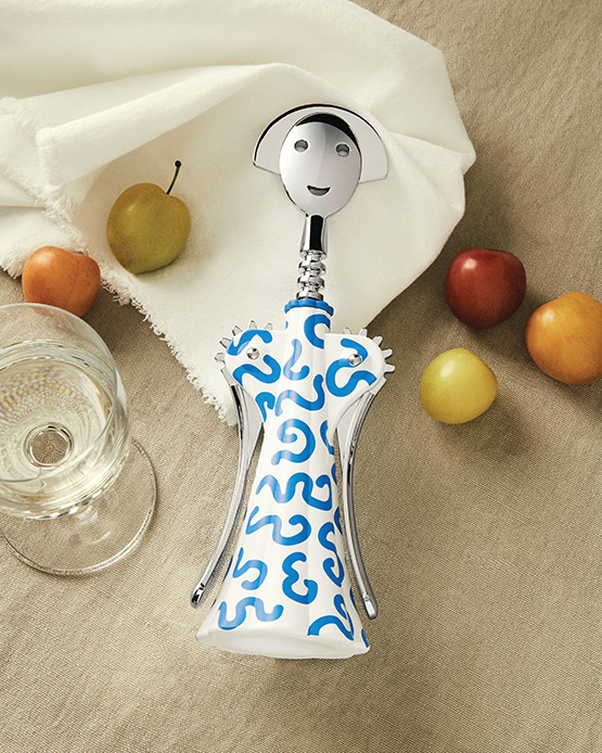 Cavatappi Anna G. di Alessandro Mendini per Alessi con decorazione blu e bianca