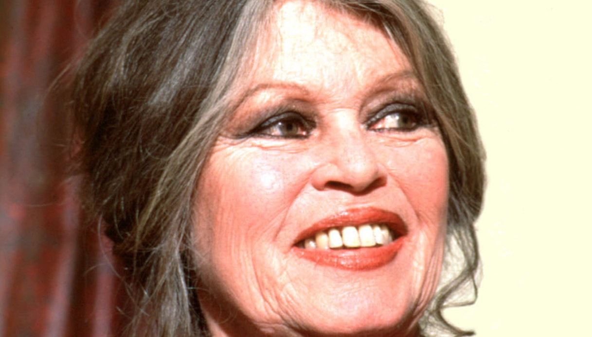 Funerali Brigitte Bardot a Saint-Tropez, i grandi assenti: da Emmanuel Macron alla sorella Mijanou