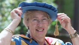 Re Carlo, il toccante tributo a Eva Schloss, sorellastra di Anna Frank