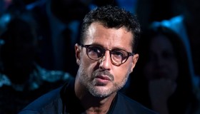 Mediaset blocca Falsissimo, oscurate quattro puntate a tema Signorini, Scotti, Berlusconi