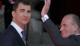 Juan Carlos I preoccupa, la biografa parla di “seri problemi di salute”