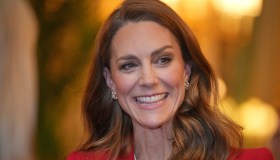 Kate Middleton lascia senza fiato con un look rosso audace