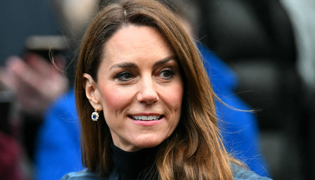 Kate Middleton, senza pietà con William. Ma il cappotto in tartan è una meraviglia