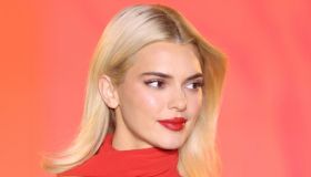 Addio lip balm e nude look, la GenZ riporta in auge il rossetto rosso: ecco i 10 più belli di sempre