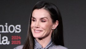 Letizia di Spagna, camicia trasparente e gambe infinite agli Zenda Awards