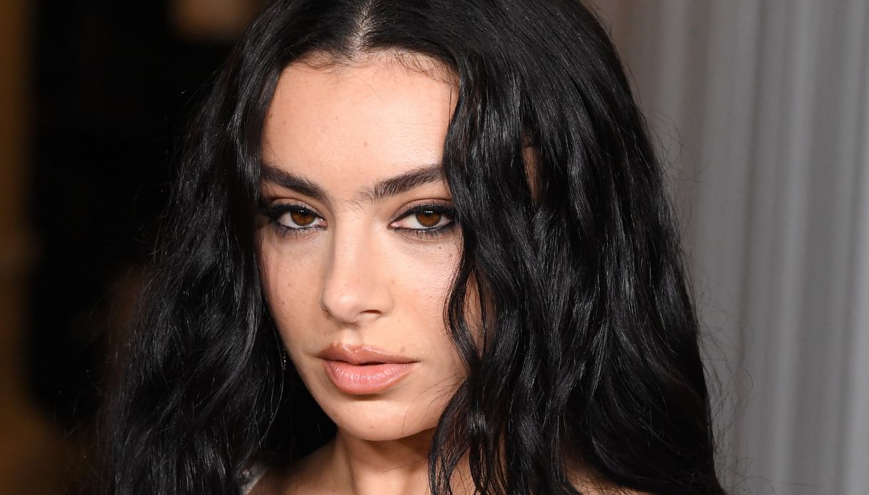 Messy eye make-up, il trend beauty virale di TikTok facilissimo da replicare e che sta bene a tutte