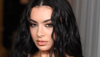 Parola d’ordine: esagerare. Il Blush blindness è il trend di TikTok per guance che non passano inosservate