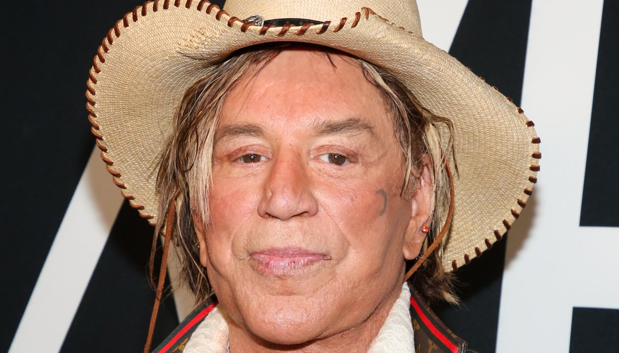 Mickey Rourke, 100mila dollari in meno di due giorni: “Nessuno sta cercando di truffarlo”