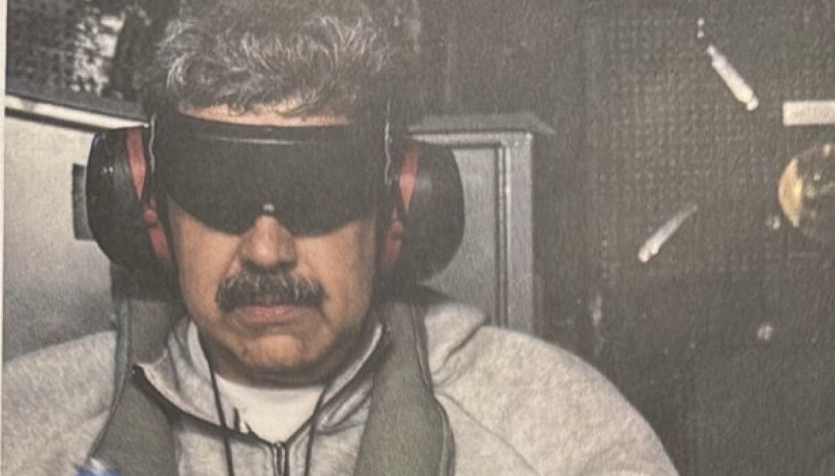 Nicolas Maduro inattesa icona di stile: la tuta della cattura è già sold out