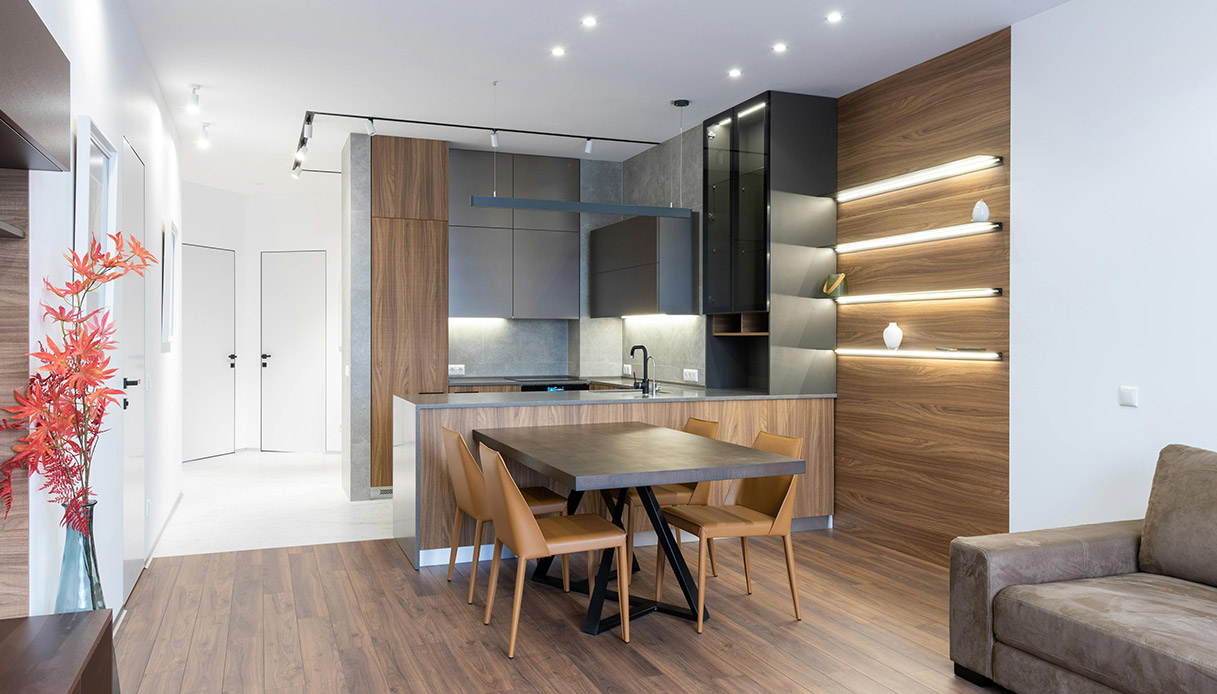 Open space con cucina e living nel design fluido della casa contemporanea