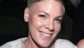 Pink, Capodanno in ospedale: “Mi lascio alle spalle il dolore”. Come sta la cantante