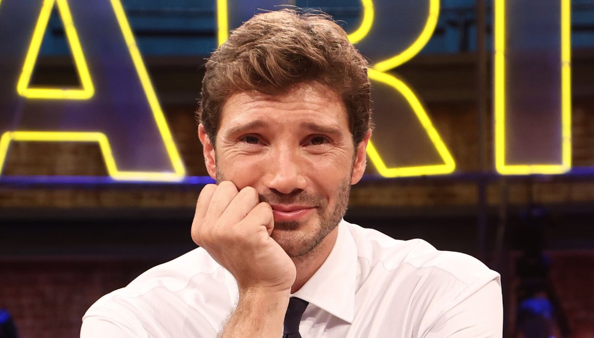 Affari Tuoi, la coppia rischia di scoppiare. Stefano De Martino non ne può più: "Basta litigare"