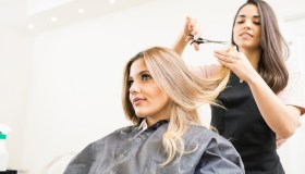 Cambiare look dei capelli dopo una delusione: perché ci piace