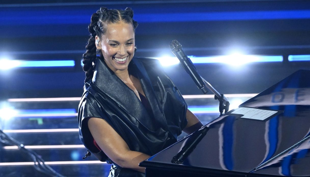 Eros Ramazzotti E Alicia Keys A Sanremo La Dolce Dedica Con Gaffe Alicia Keys Sanremo 2026 