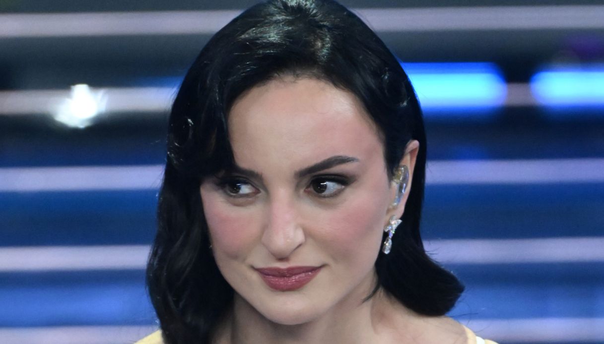 Il rossetto nude di Arisa