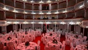 Teatro Sannazaro a Napoli: la storia, le decorazioni di Vincenzo Paliotti, il caffè dedicato a Luisa Conte