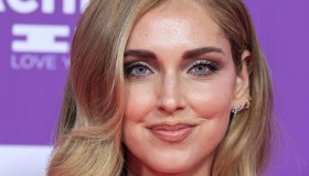 Chiara Ferragni, total black con spacco vertiginoso a Dubai