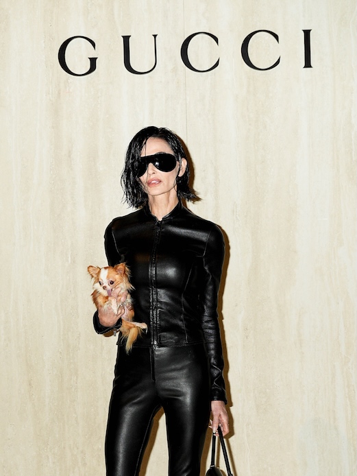 Demi Moore con capelli corti e make-up naturale alla Milano Fashion Week 2026