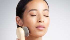 Botox? No, grazie! L’alternativa naturale è la spazzola viso linfodrenante consigliata dall’esperta