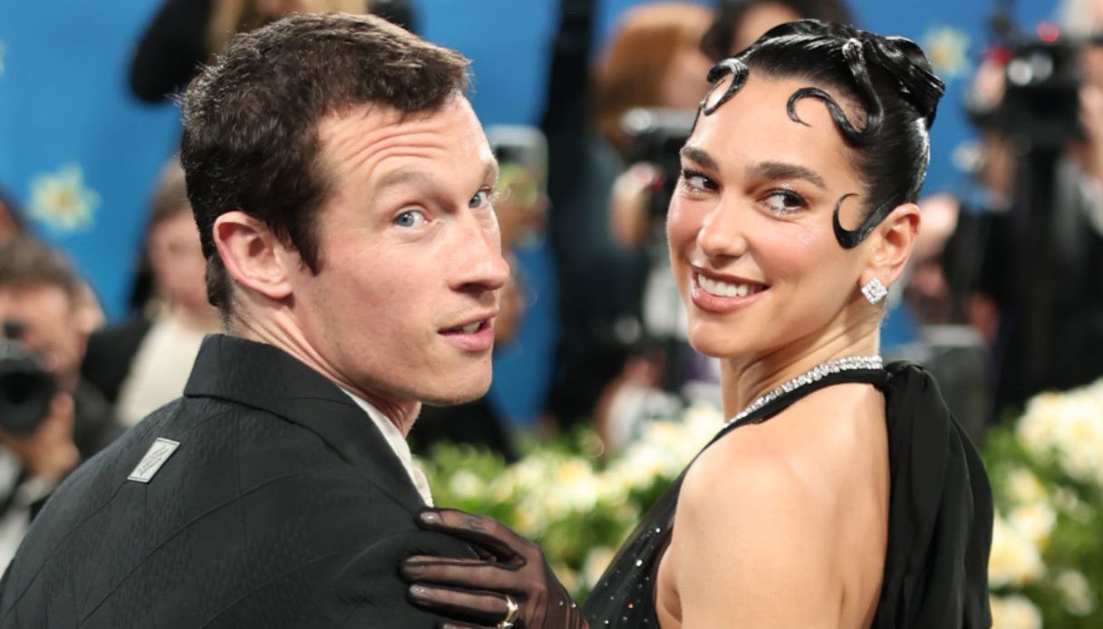 Dua Lipa e Callum Turner, le nozze si svolgeranno in Italia: l’indiscrezione
