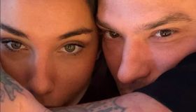 Fedez a Sanremo 2026 dopo l’anno più duro: “Non so cosa succederà”. La foto con Giulia