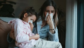 Influenza in calo, ma gli esperti mettono in guardia: cosa aspettarsi a marzo e aprile