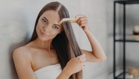 Protegge i capelli e garantisce un liscio perfetto in pochi minuti. Questa è la piastra su cui investire ora