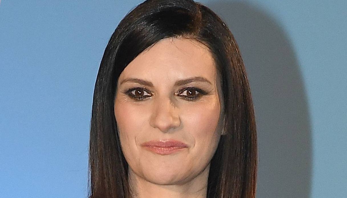 Holden si sfoga su Instagram: “Non sono libero”. La reazione di Laura Pausini