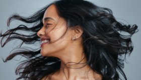 Hair look da regina. Lo spray per capelli a tutto volume che agisce in un istante