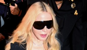 Madonna in corsetto conquista Milano tra pizzo e raso, la sorpresa alla Fashion Week 2026