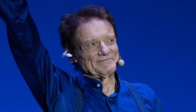 Affari tuoi speciale San Valentino: Massimo Ranieri strepitoso conquista nonna Filomena