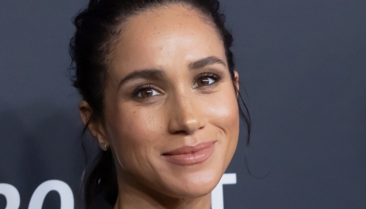 Meghan Markle travolta dalle critiche: l'errore imperdonabile (e c'entra anche Harry)