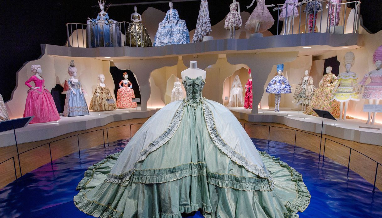 Un abito di John Galliano per la collezione Christian Dior 1998 ispirato a Maria Antonietta