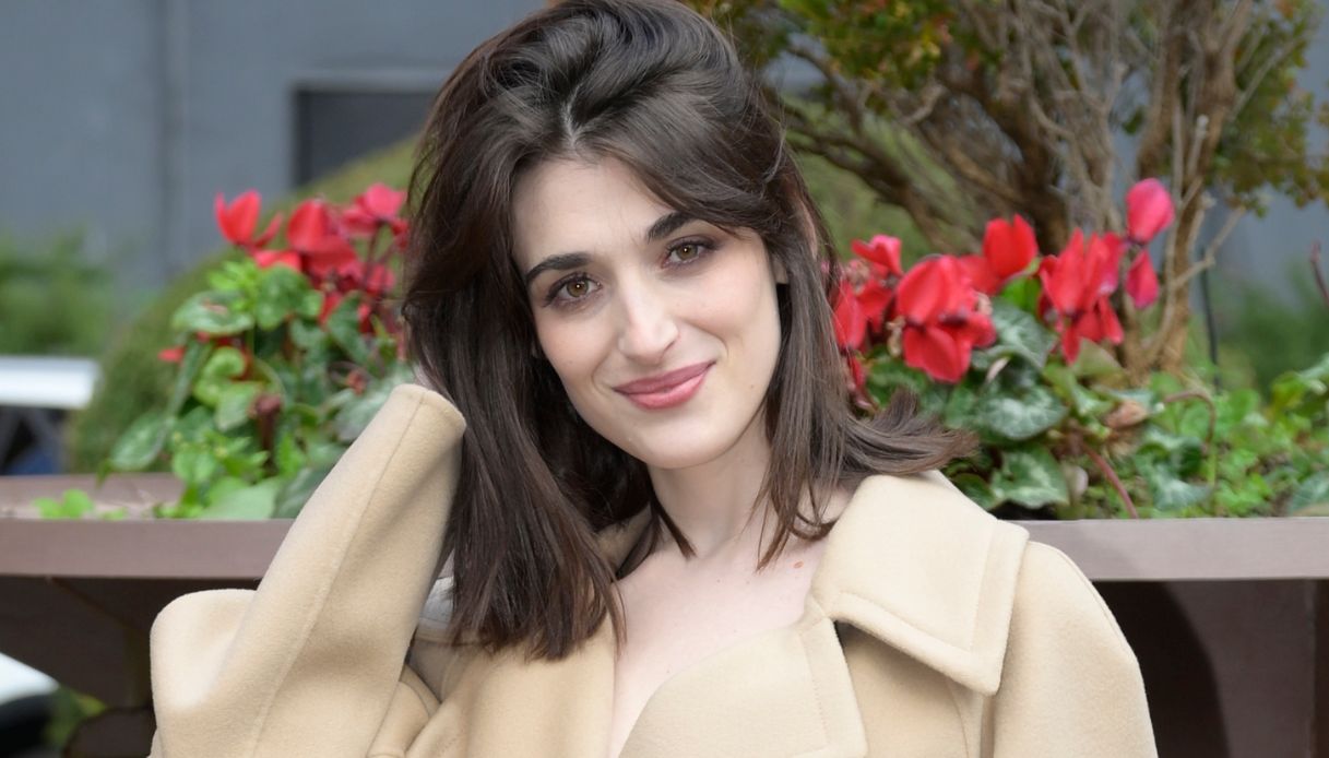 Pilar Fogliati conferma l’amore per Paratici e si prepara a Sanremo 2026: “Da Conti mi aspetto una battuta”