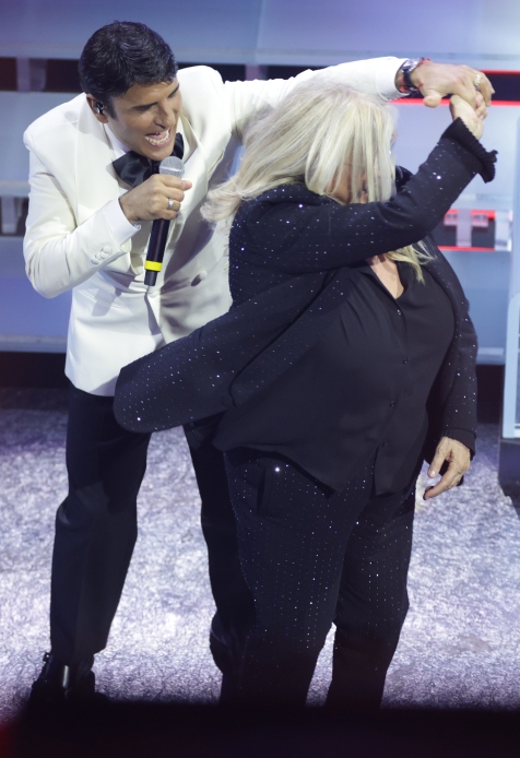 Sal Da Vinci balla con Mara Venier a Sanremo 2026