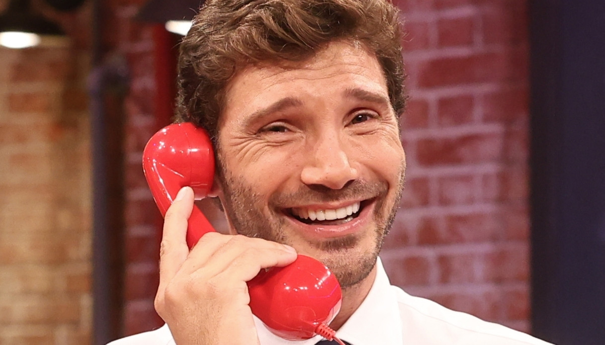 Affari tuoi speciale San Valentino, le pagelle del 13 febbraio: matrimonio in diretta (4), Massimo Ranieri top (9)