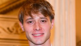 Sanremo 2026, chi è Timofej Andrijashenko: il primo ballerino della Scala che accompagna Patty Pravo