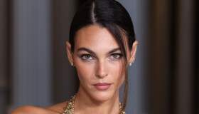 Vittoria Ceretti, l’abito prezioso a casa di Giorgio Armani: la nuova campagna da protagonista