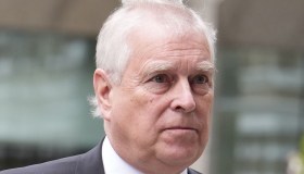 Andrea Mountbatten-Windsor rilasciato dopo quasi 12 ore: la foto in auto