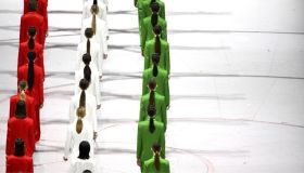 Armani protagonista della cerimonia d’apertura delle Olimpiadi: dagli atleti alle star, tutti indossano i suoi abiti